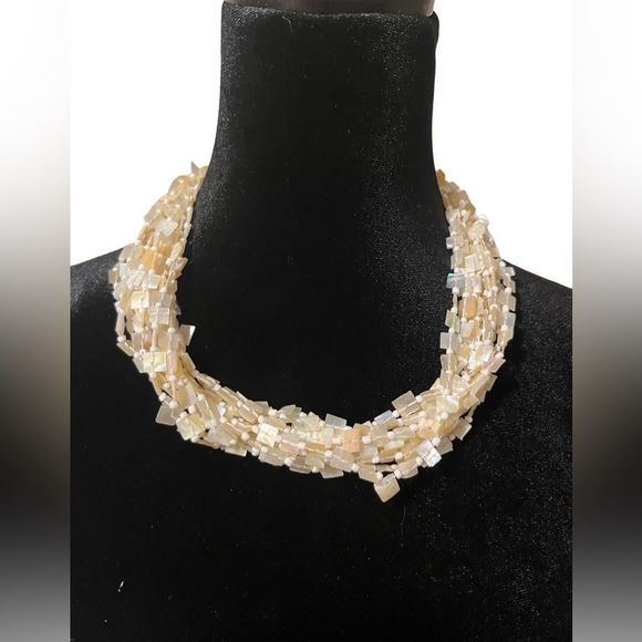 Jewelry - Ivory Mother of Pearl chunky necklace - excellent condition!